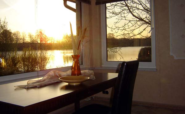 http://www.schilfboelck.de/fh/e-Ferienhaus-Godern/view-seeblick